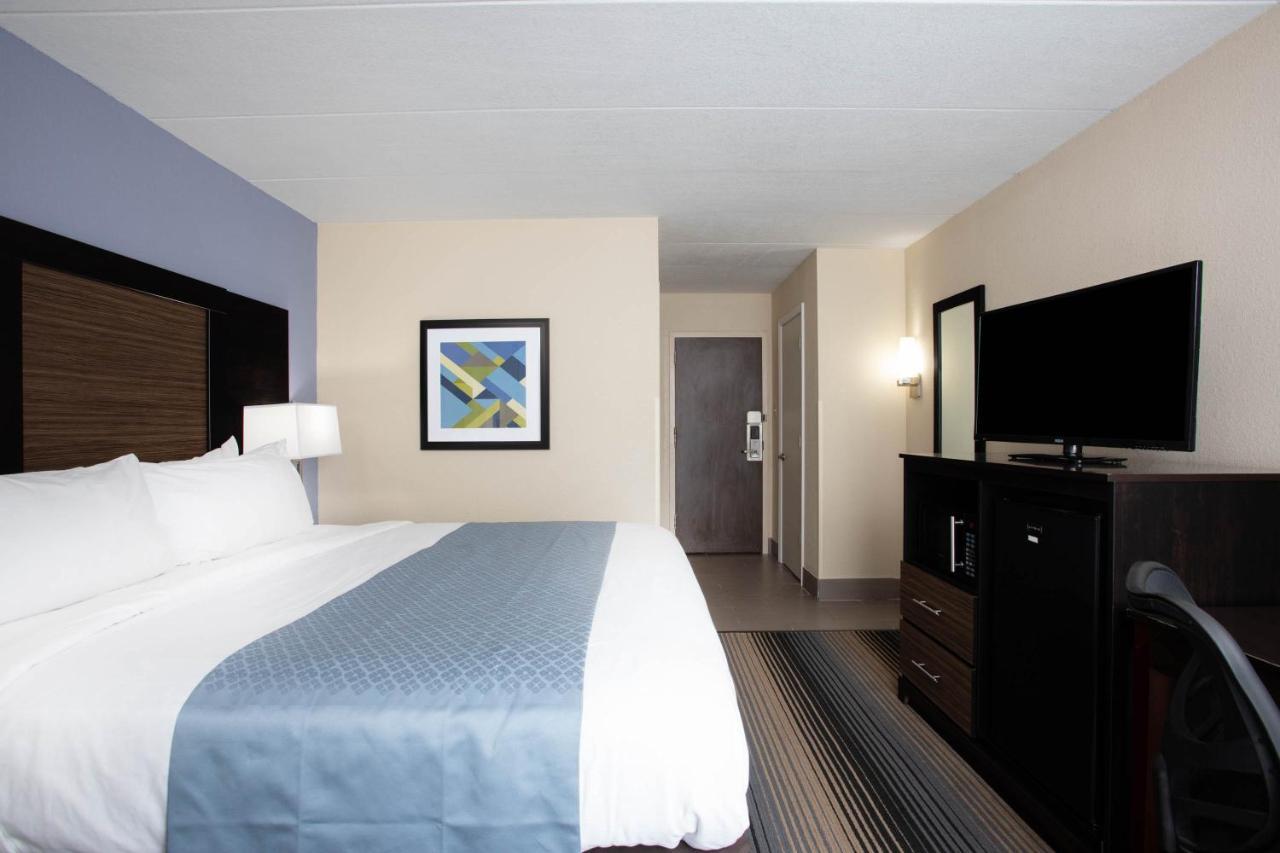 Wingate By Wyndham Bloomington Hotel Exterior photo