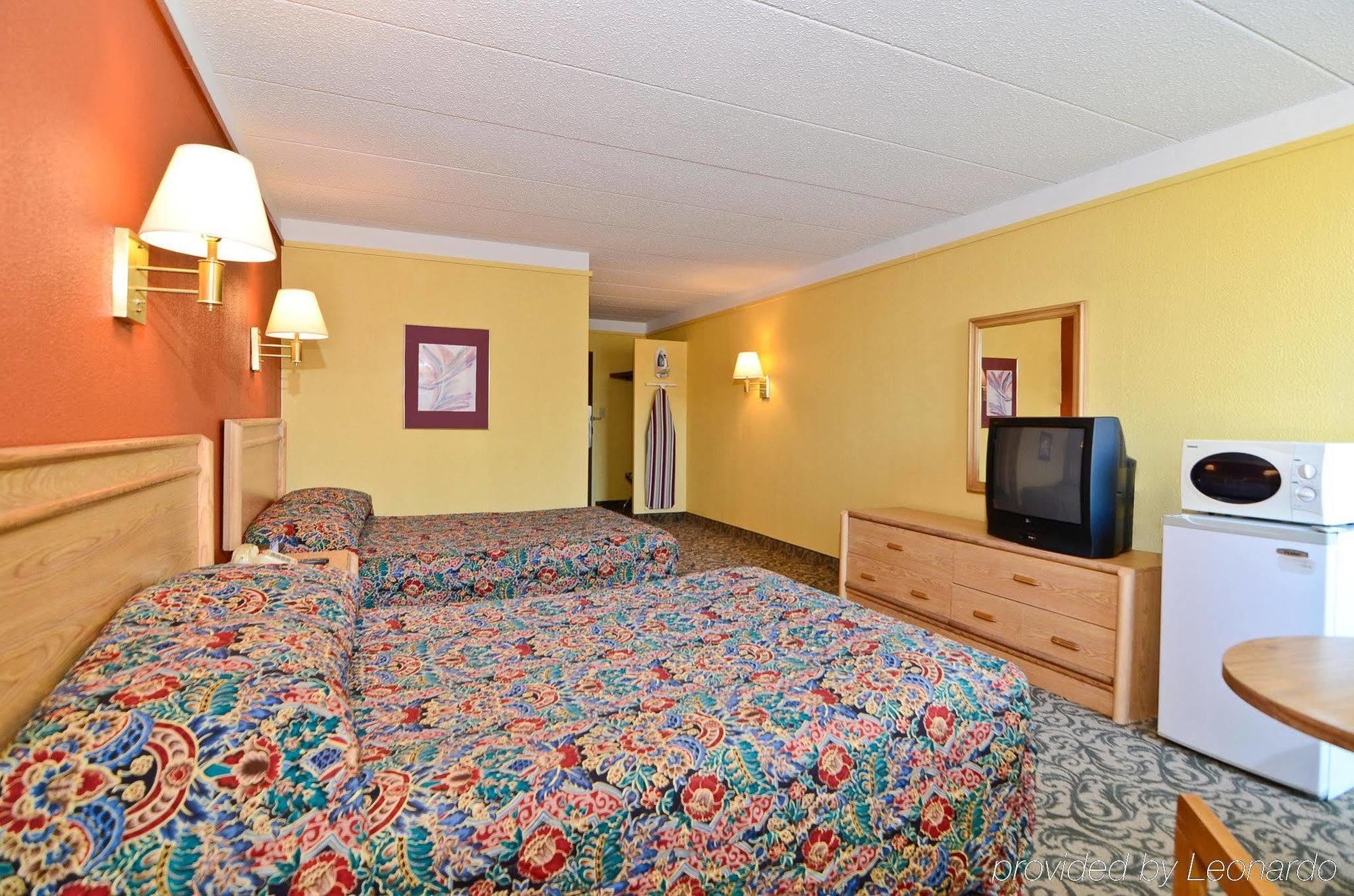 Wingate By Wyndham Bloomington Hotel Room photo